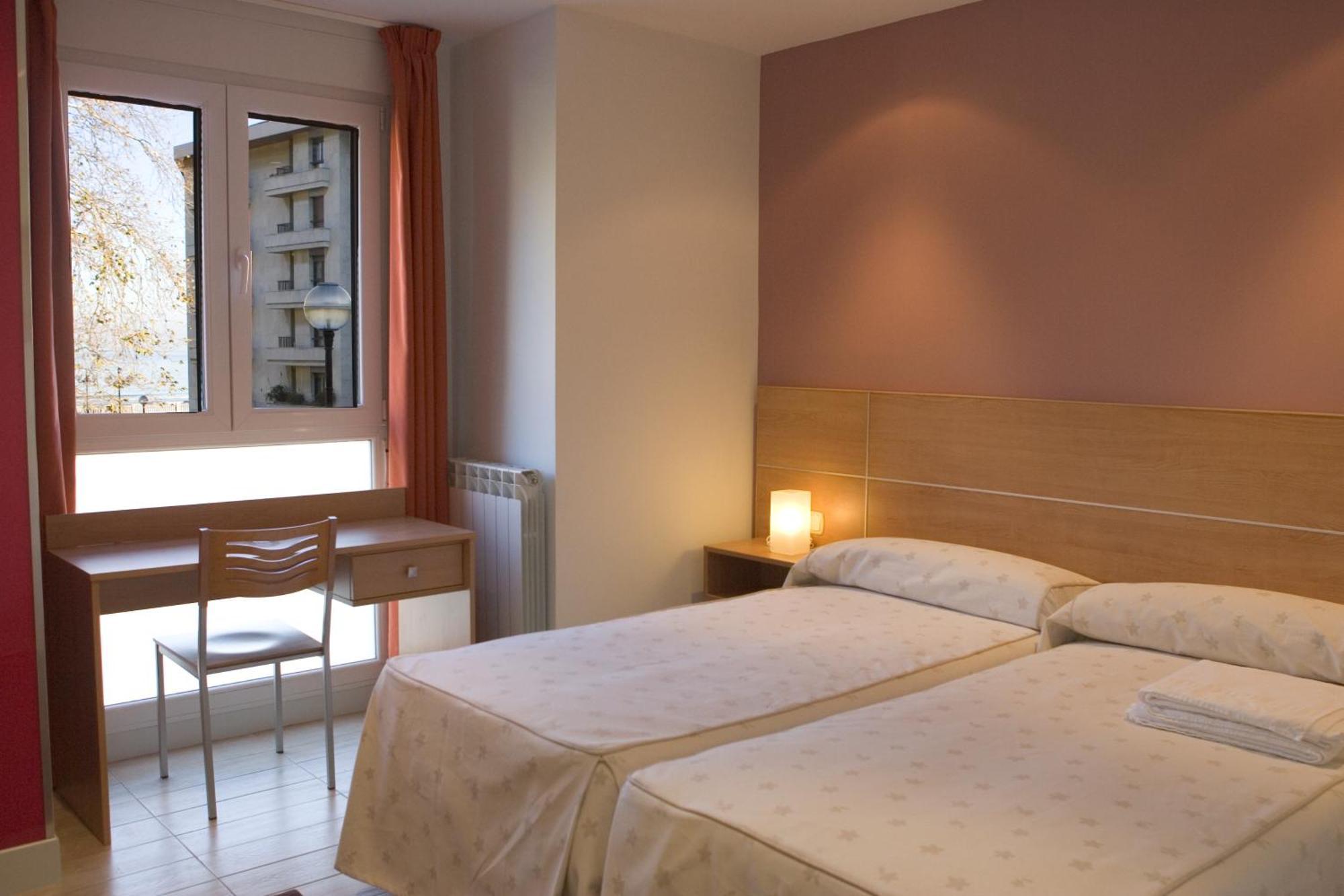 Ekia Pentsioa Hotel Zarautz Bagian luar foto