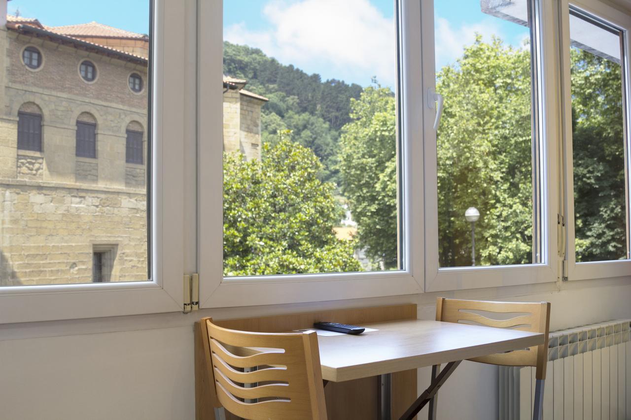 Ekia Pentsioa Hotel Zarautz Bagian luar foto
