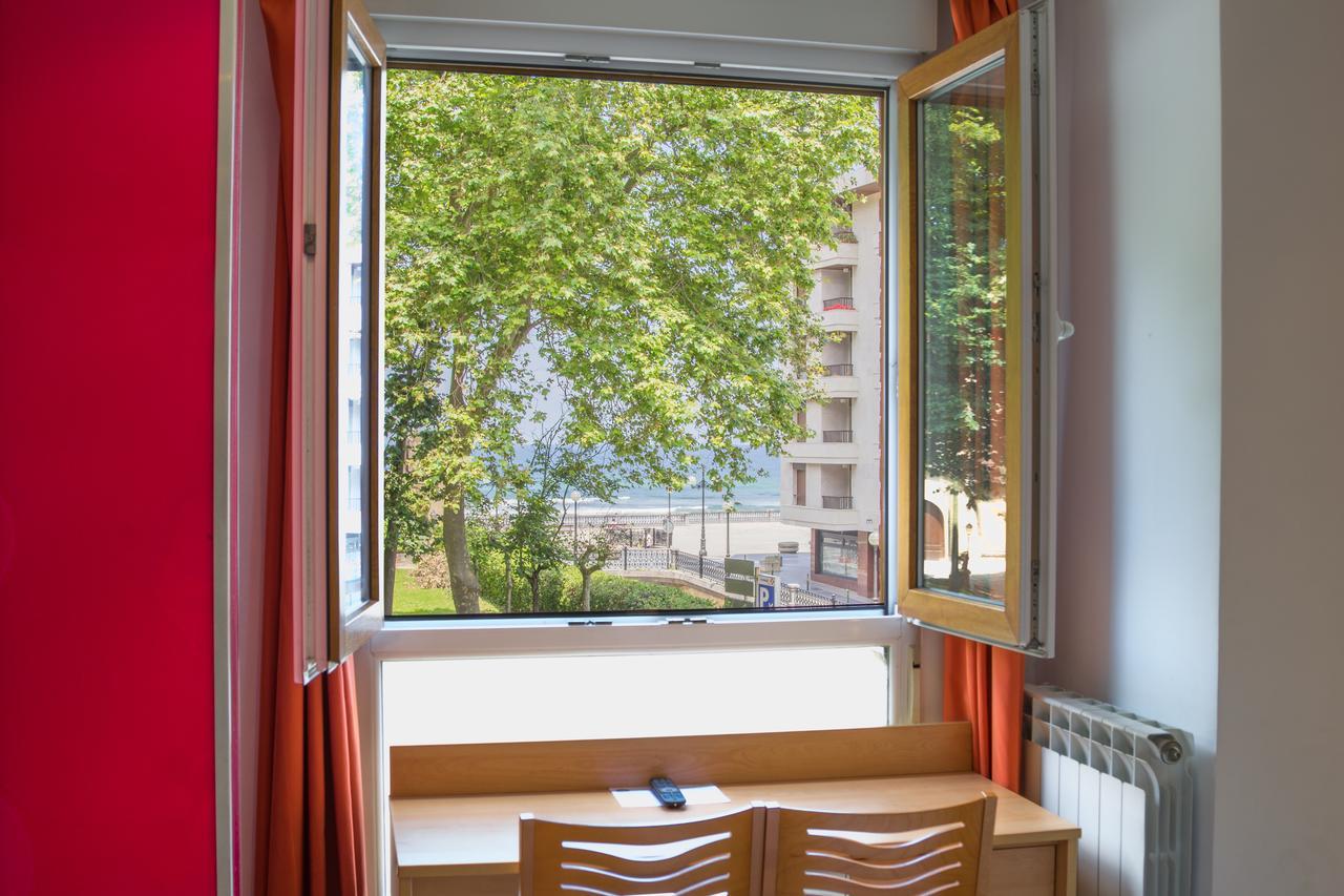 Ekia Pentsioa Hotel Zarautz Bagian luar foto
