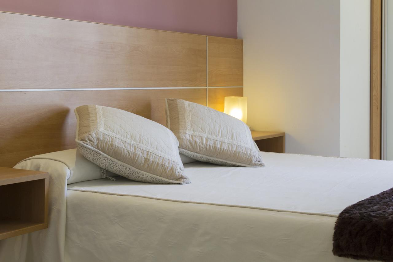 Ekia Pentsioa Hotel Zarautz Bagian luar foto