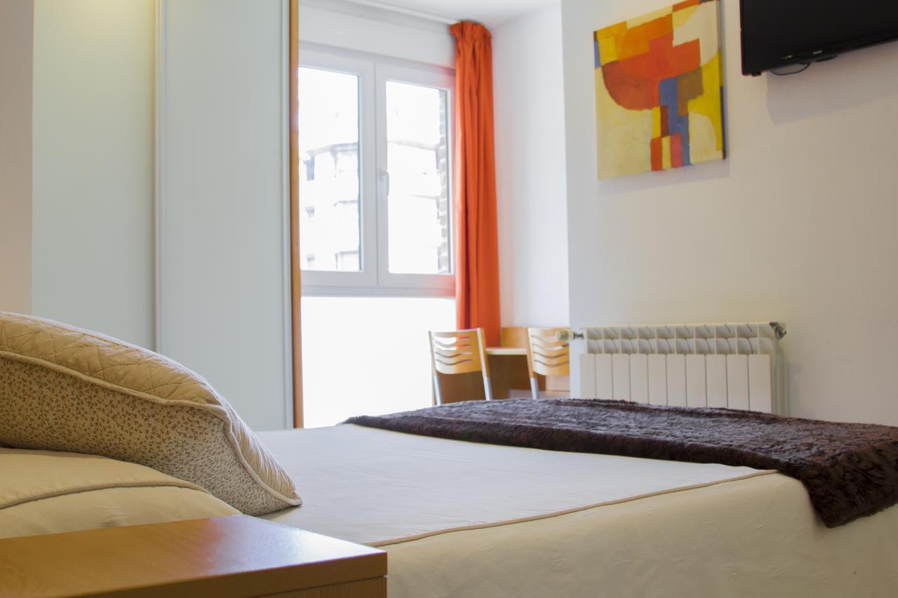 Ekia Pentsioa Hotel Zarautz Bagian luar foto