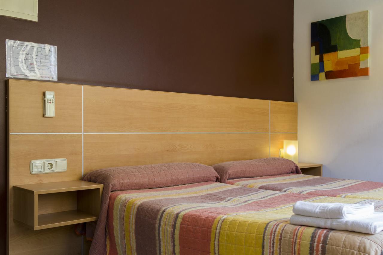 Ekia Pentsioa Hotel Zarautz Bagian luar foto