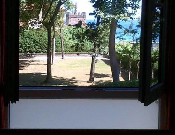 Ekia Pentsioa Hotel Zarautz Bagian luar foto
